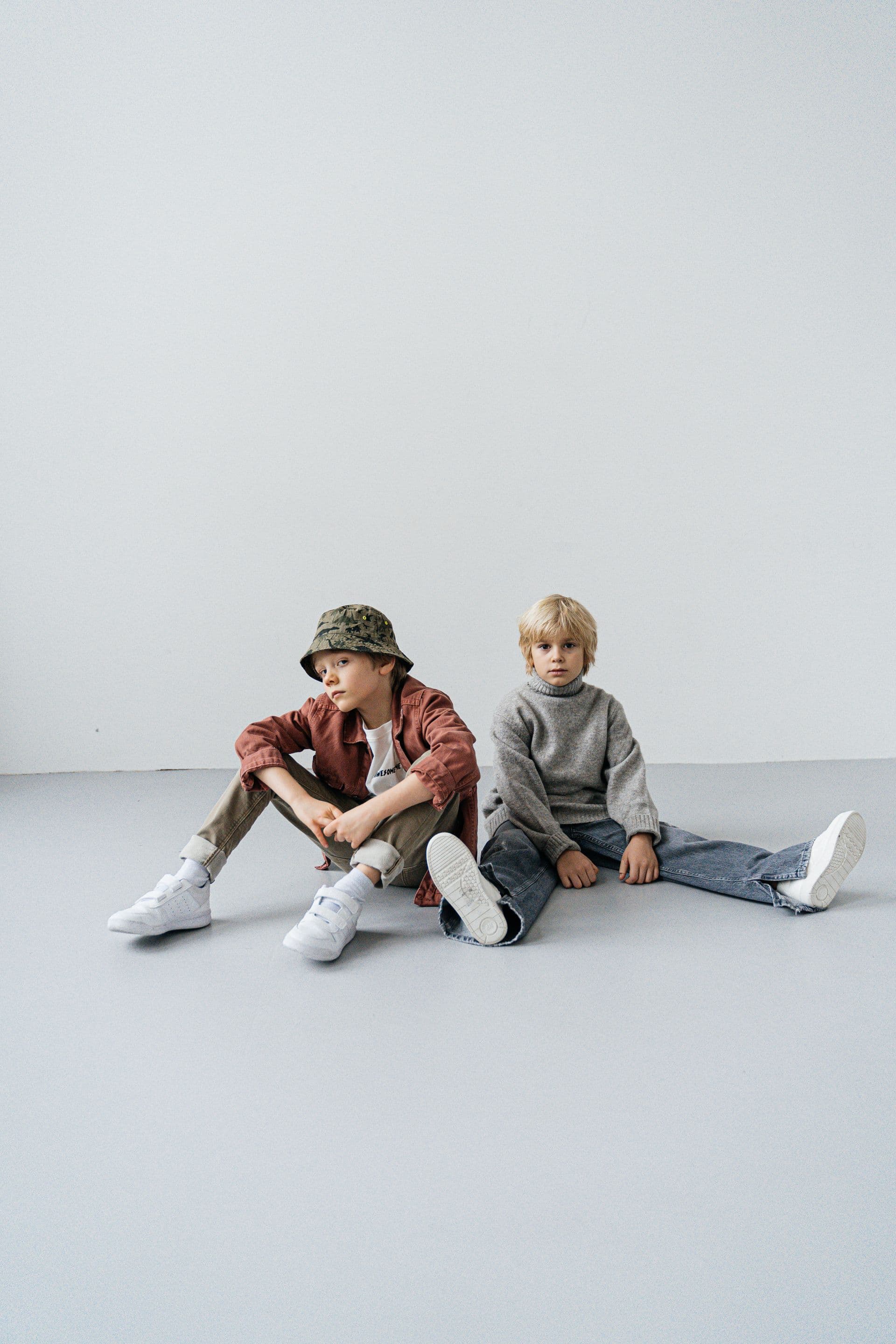 Діти в одязі LUMI